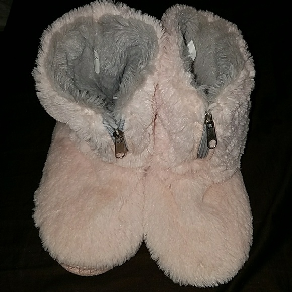 AEROSOLES Shoes - Fluffy pink slippers